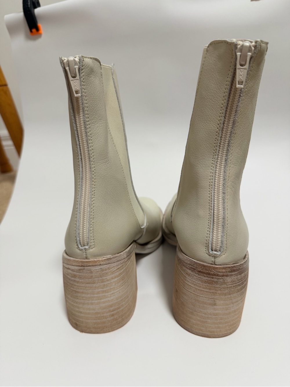 NWOT Free People Essential Chelsea Boots Chalk - Picture 6 of 9
